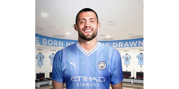 Mateo Kovačić bærer Manchester City nummer 8-skjorte